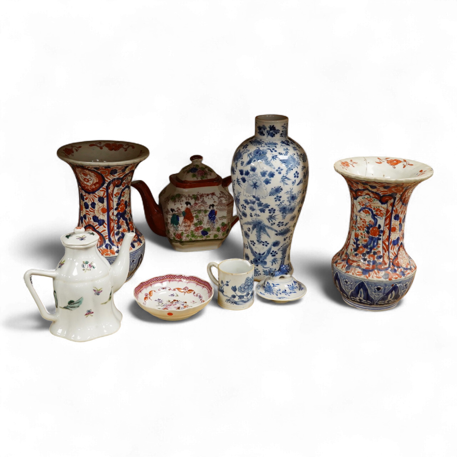 Oriental porcelain including a Chinese blue and white vase and cover, 27cm high